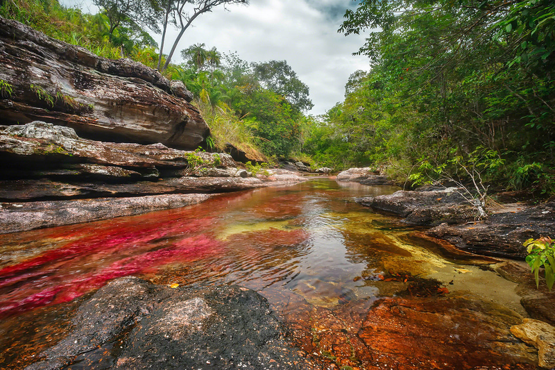 Illustration for article titled Absolutely Stunning Examples Of Lakes And Rivers With Unearthly Colors